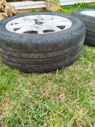 Llantas con neumáticos