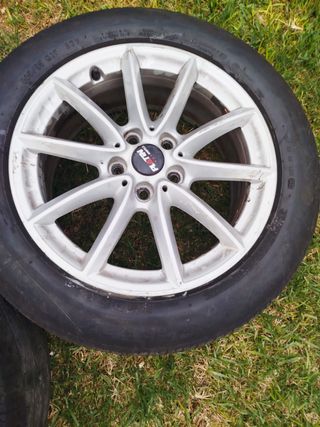 Llantas con neumáticos