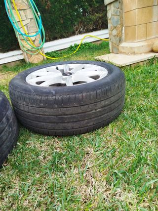 Llantas con neumáticos