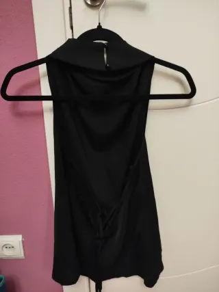 Top negro sin mangas