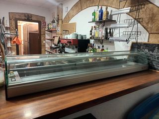 Vitrina expositora refrigerada para restaurante