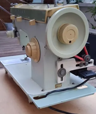 Máquina de coser SINGER con motor