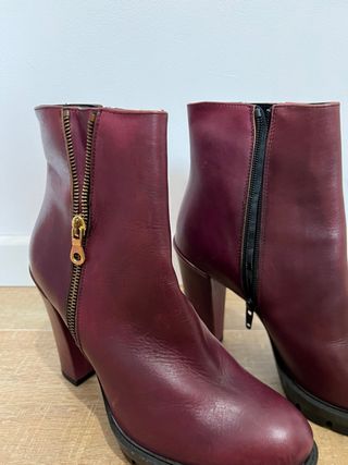 Botines de tacón burdeos