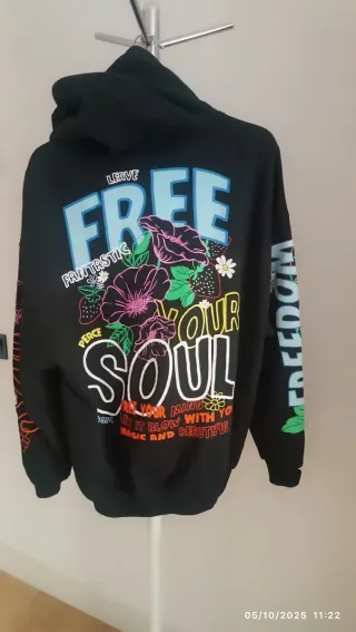 Sudadera Bershka Negra Estampada xs pero como una