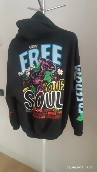Sudadera Bershka Negra Estampada xs pero como una