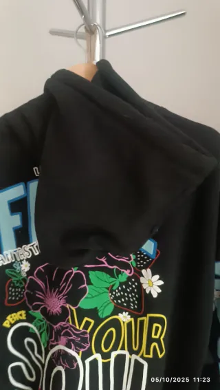 Sudadera Bershka Negra Estampada xs pero como una