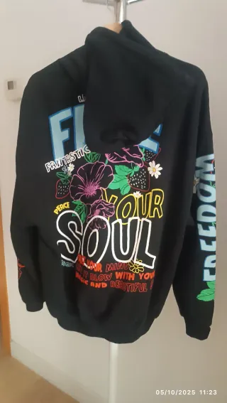 Sudadera Bershka Negra Estampada xs pero como una