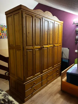 Armario de pino macizo
