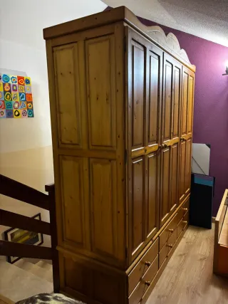 Armario de pino macizo