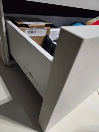 Armadio cassettiera libreria e tavolo con 4 sedie