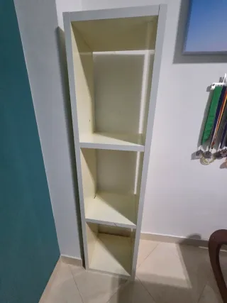 Armadio cassettiera libreria e tavolo con 4 sedie