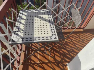 Mesa Mosaico Artesanal con conjunto de 4 sillas.