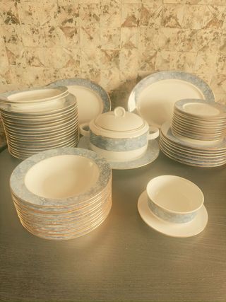 Vajilla de porcelana azul y blanca