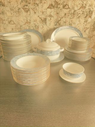 Vajilla de porcelana azul y blanca