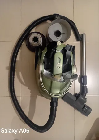 Aspirador sin bolsa verde