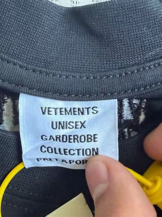 Camiseta Vetements M Negra Very Expensive T-Shirt