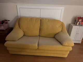 Sofá 2 plazas tela amarillo y beige