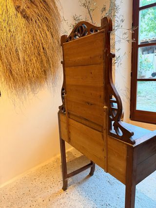 Tocador antiguo madera con espejo y piedra