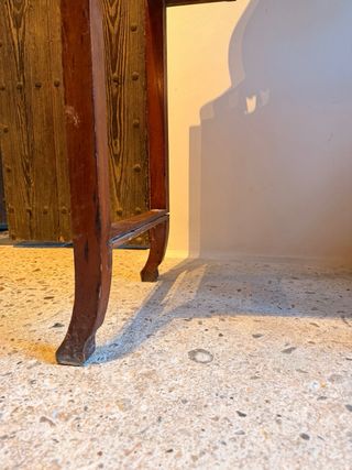 Tocador antiguo madera con espejo y piedra