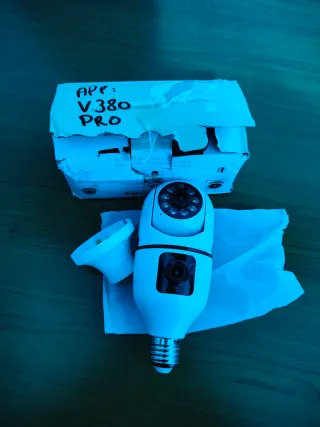 Lampada con telecamera V380 Pro
