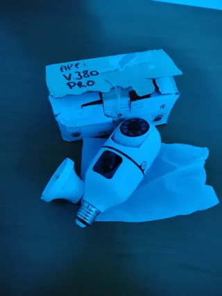 Lampada con telecamera V380 Pro