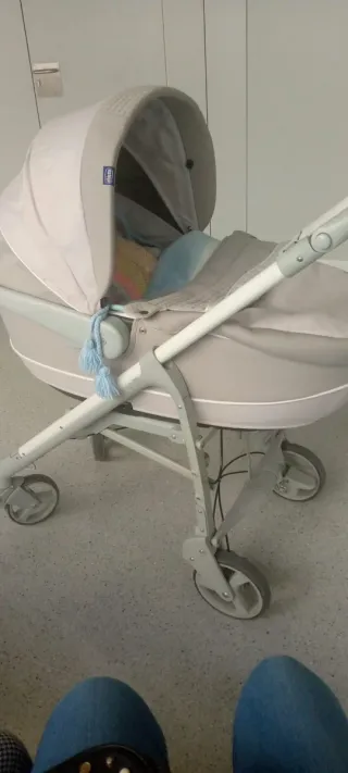Carrito de bebé Chicco gris