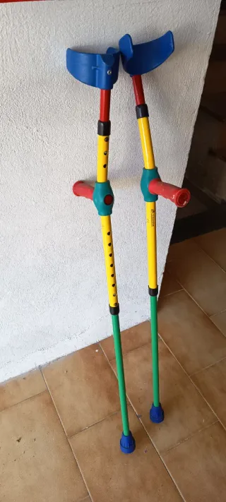 Muletas nuevas para niños