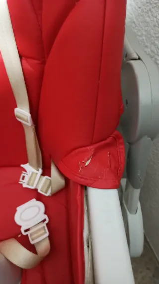 Trona de bebé roja y gris