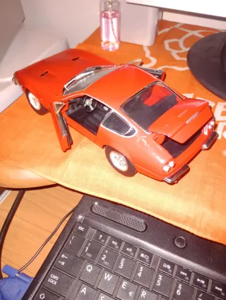 Ferrari 365 GTB/4 modello auto rossa scala 1/18