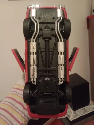 Ferrari 365 GTB/4 modello auto rossa scala 1/18