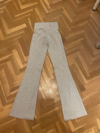 Mallas acampanadas tiro alto grises