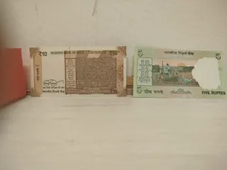 2 Billetes de Rupia India (5 y 10)