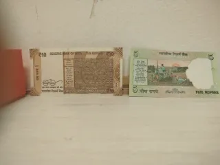 2 Billetes de Rupia India (5 y 10)