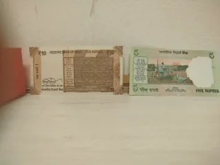 2 Billetes de Rupia India (5 y 10)