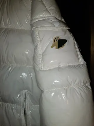 Giubbotto bianco lucido con cappuccio