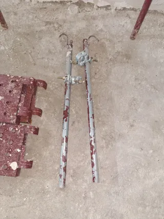 Andamio modular con 3 plataformas