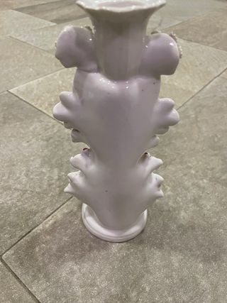 Portavelas de cerámica con figura