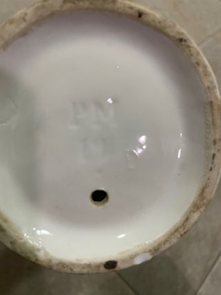 Portavelas de cerámica con figura