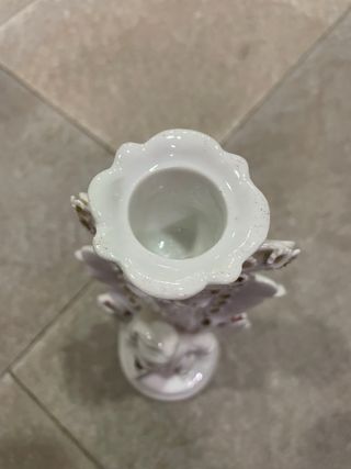 Portavelas de cerámica con figura