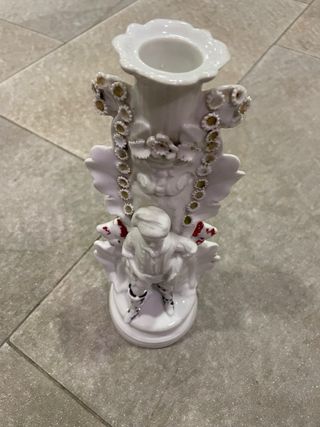 Portavelas de cerámica con figura