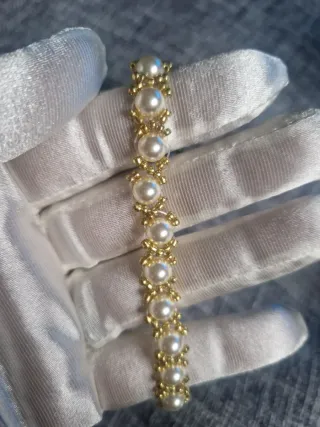 Pulsera Perlas Naturales Dorada