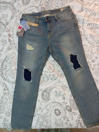 Pantalones vaqueros LYNN desgastados