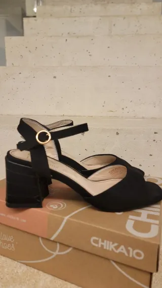Sandalias negras tacón ancho Chika10