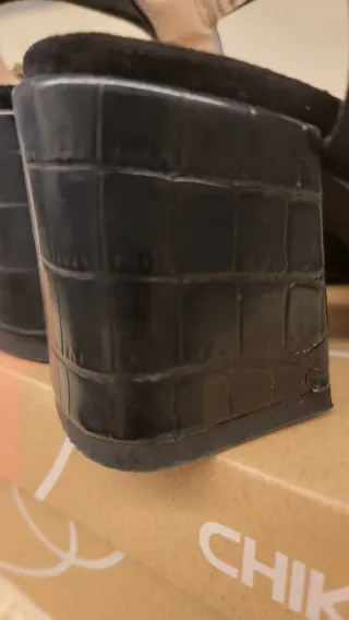 Sandalias negras tacón ancho Chika10