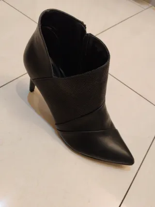 Botines bajos negros de piel