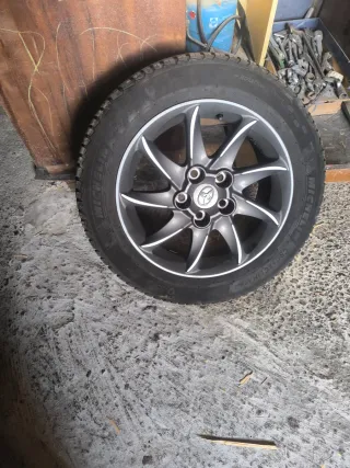 Llanta Toyota Original con Neumático Michelin