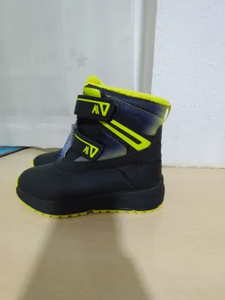 Botas nuevas sin estrenar de nieve infantiles negr
