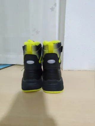 Botas nuevas sin estrenar de nieve infantiles negr