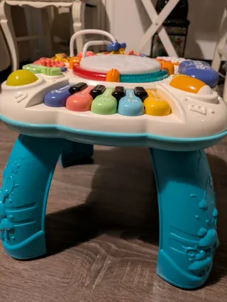 Mesa de juegos musical para bebé