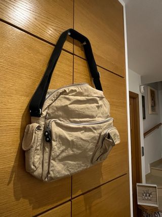Bolso Kipling Beige y Negro